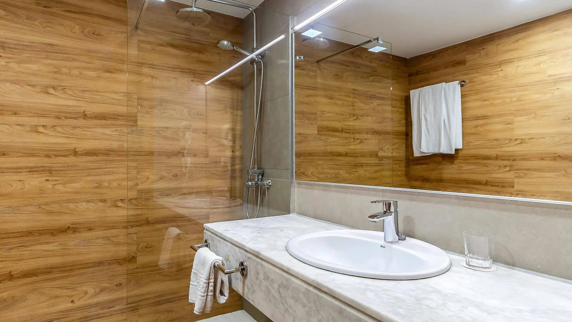 Aparthotel Bertrán Barcelona 3*,