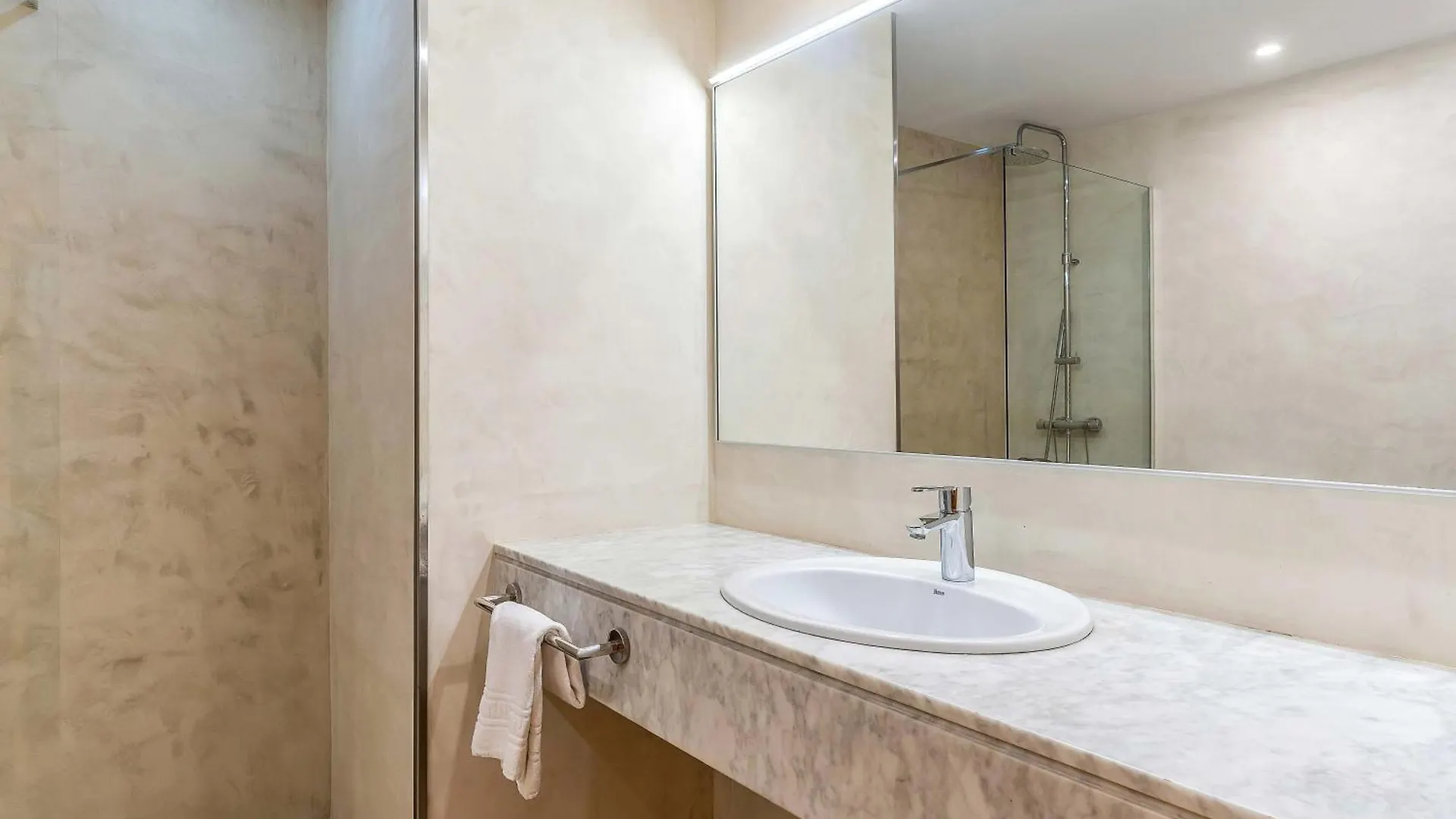 ***  Aparthotel Bertran Barcelona Spain